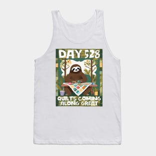 Funny sloth quilter quilting obsession sewing seamstress Tank Top